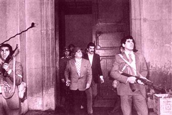 Salvador Allende con las GAP en la Moneda, el 11 de setiembre