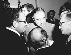 Los genocidas Henry Kissinger y  Augusto Pinochet