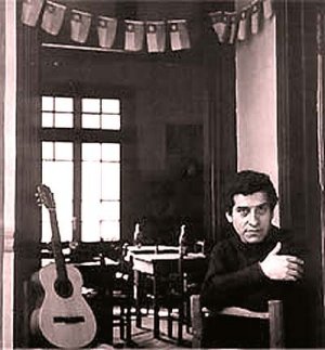 V&iacute;ctor con la guitarra